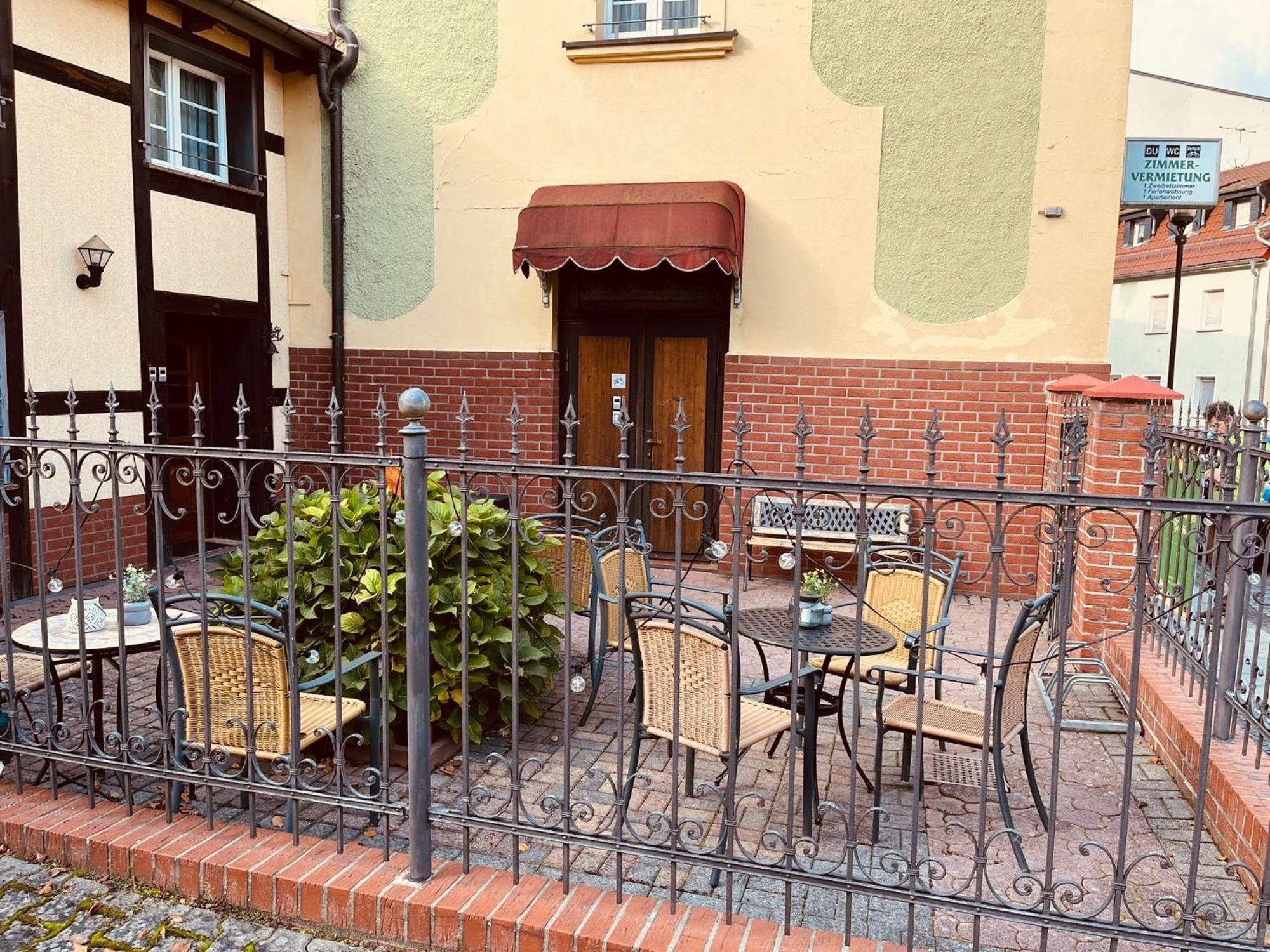 Apartment Gruener Fuerst Mit Sitzecke Im Innenhof & Naehe Park & Erdgeschoss Бад Мускау Екстериор снимка